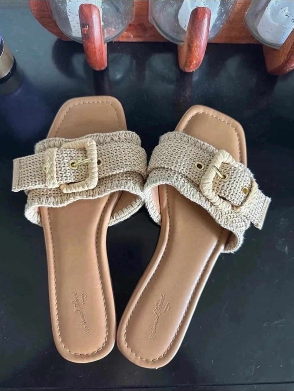 Universal Thread Sandals